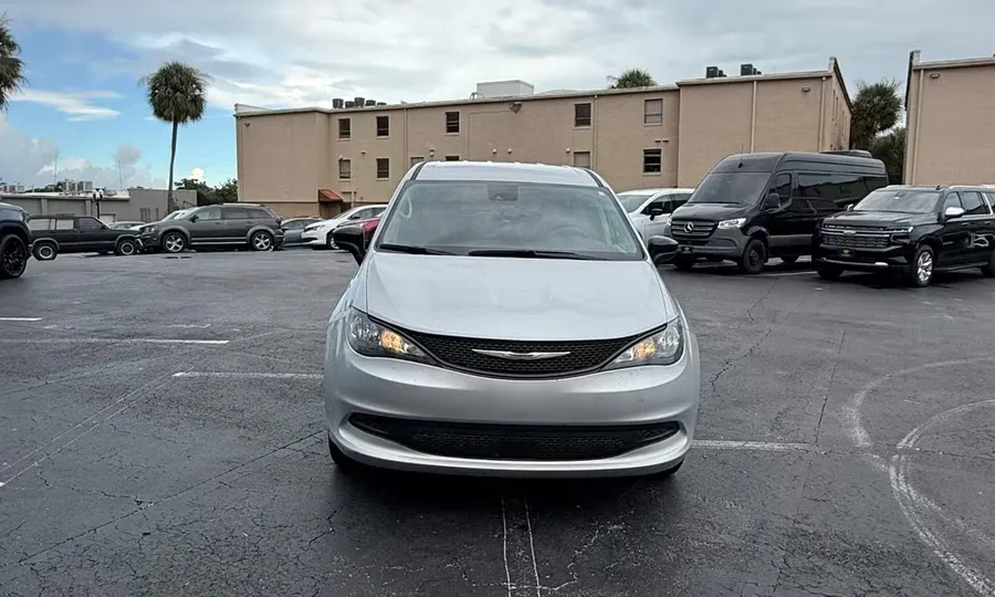 2024 Chrysler Voyager wheelchair accessible van Orlando, silver front exterior view